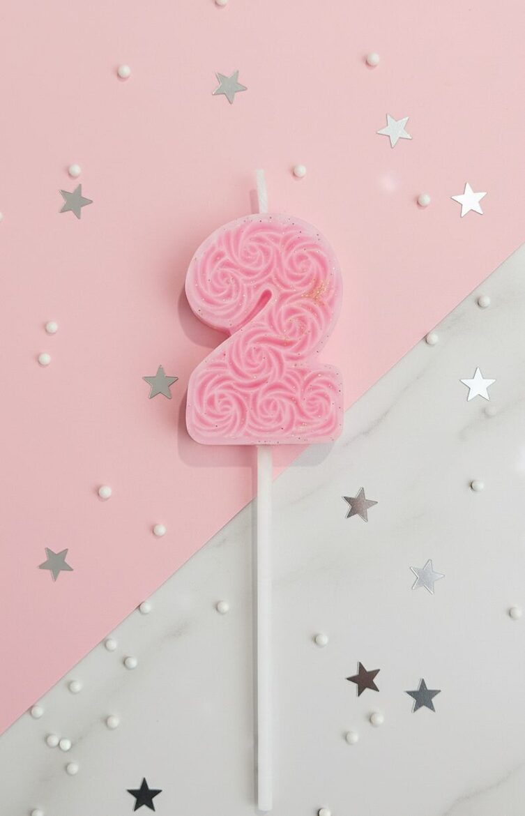 Dabīgā vaska kūku toperis-svecīte ar ciparu "2" 